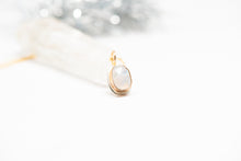 Load image into Gallery viewer, Rose cut Moonstone Necklace
