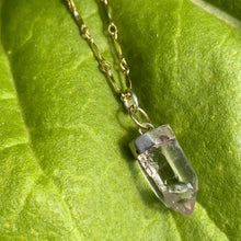 Load image into Gallery viewer, Crystal Quartz Necklace Style No.4
